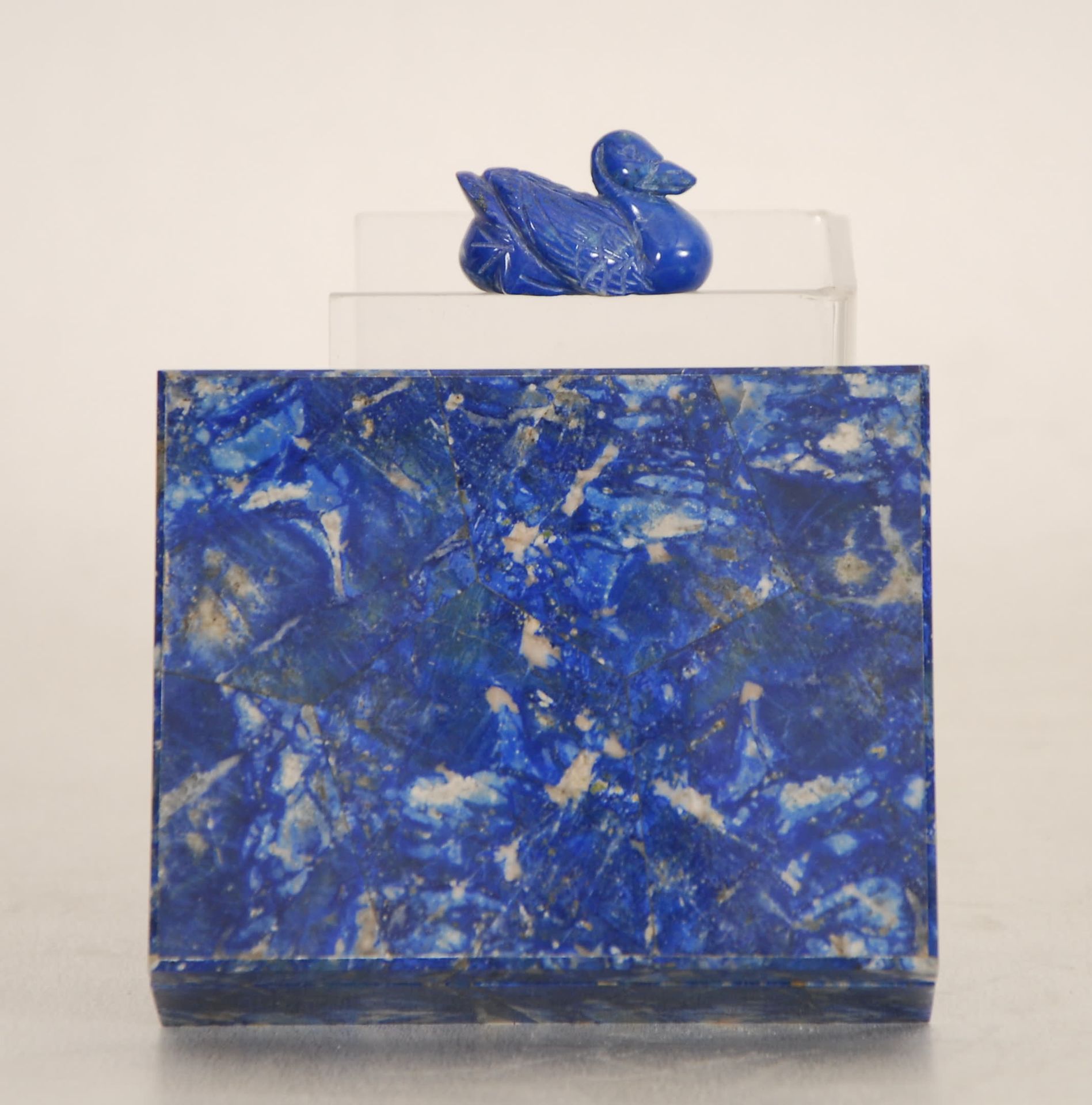 Null Boîte rectangulaire et canard
Lapis lazuli.
4 x 12 x 10 cm; 4 cm.