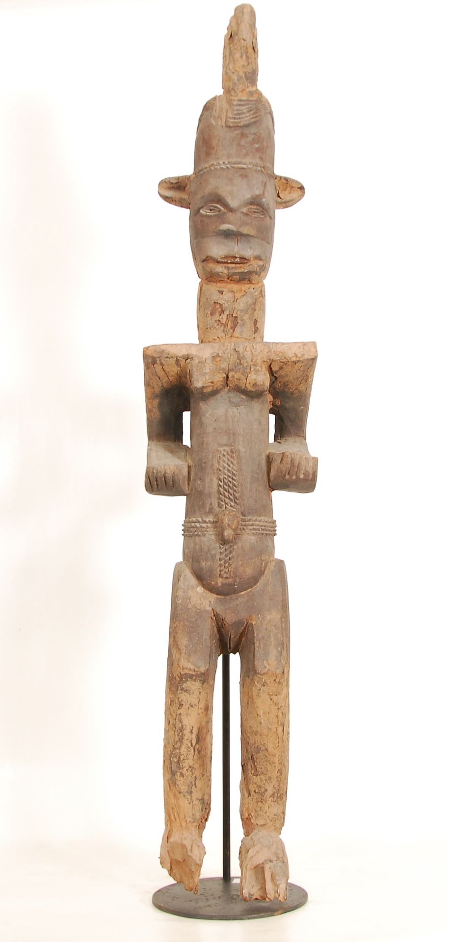 Afrique - Africa 伊博雕像
木雕。尼日利亚。
高129厘米。
出处：前杜沙特尔收藏品

Lit.: Ana & Antonio Casanova&hellip;