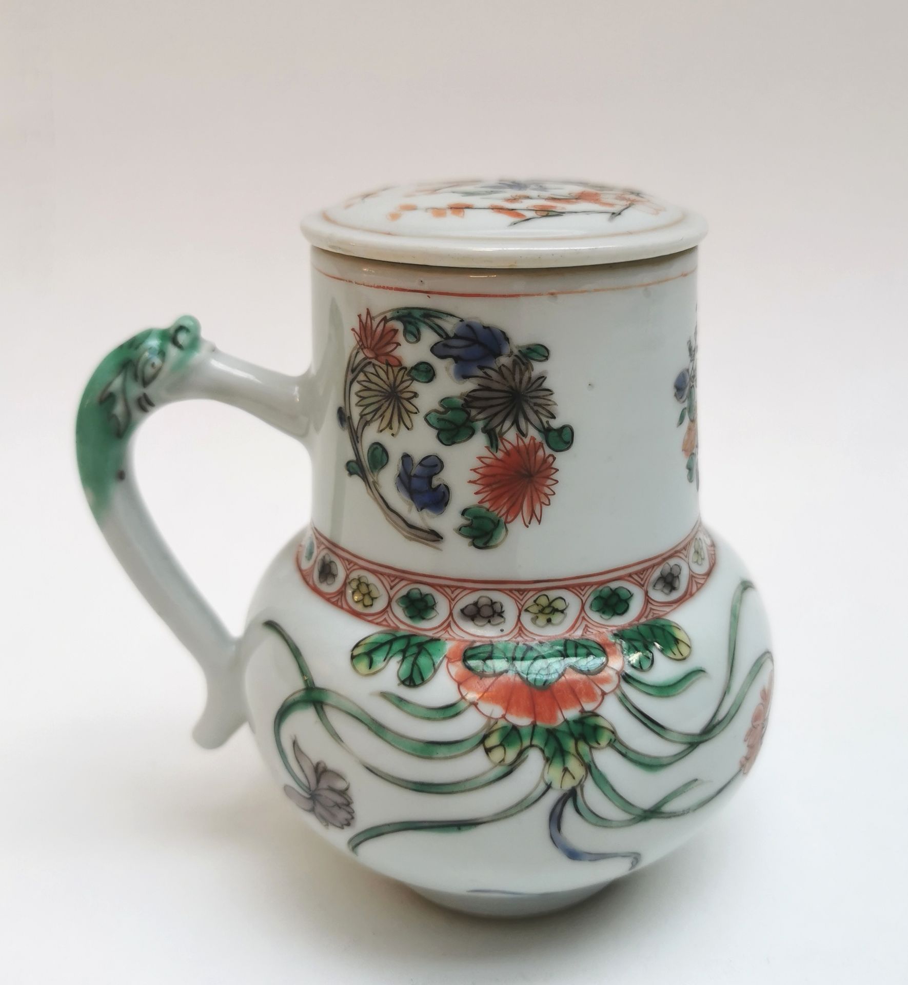 Null Container with handle 
Decorated in famille rose enamels with flowering ste&hellip;