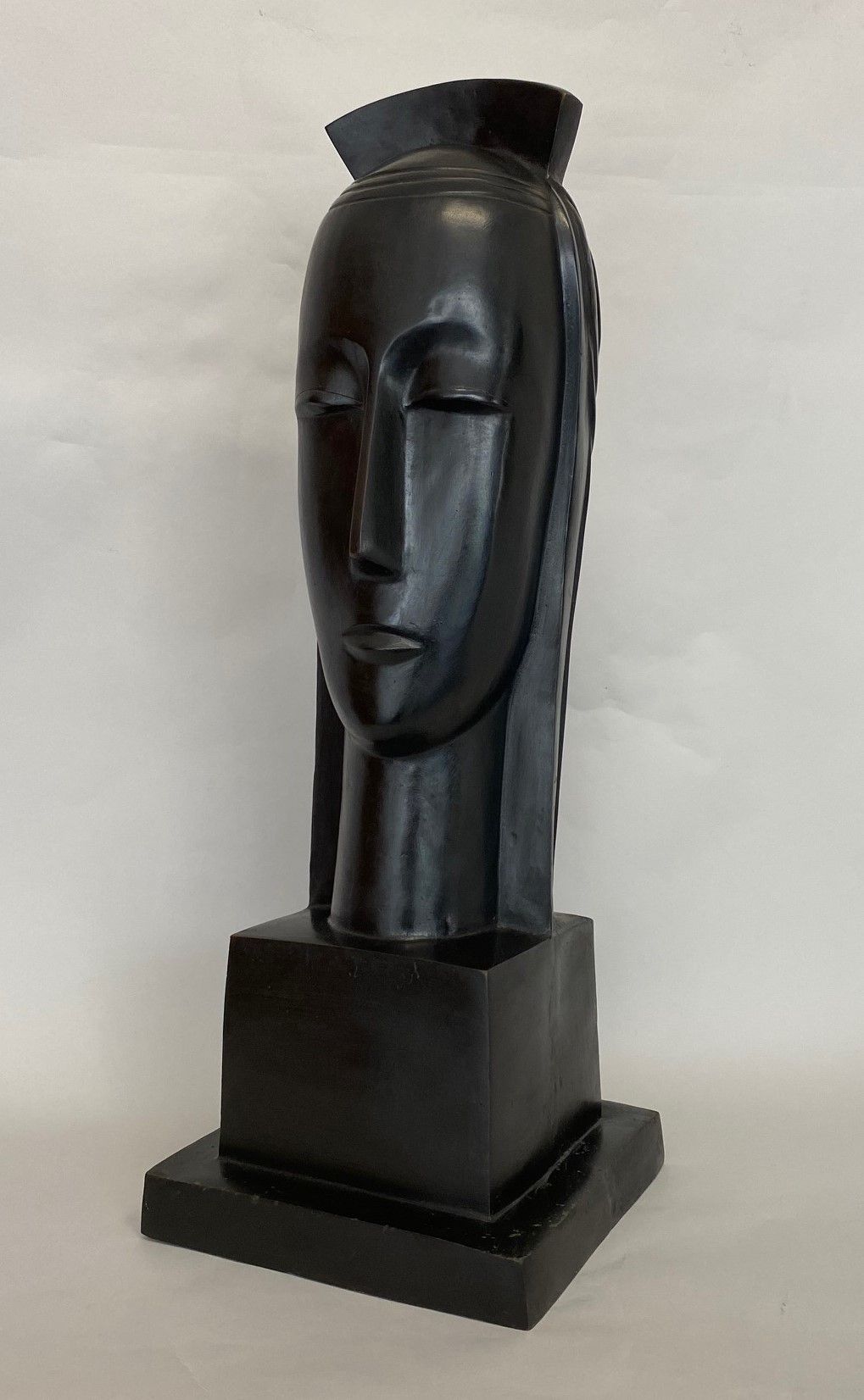 Null Attribuito a GUSTAVE MIKLOS (1888-1967) Testa di regina in bronzo con patin&hellip;