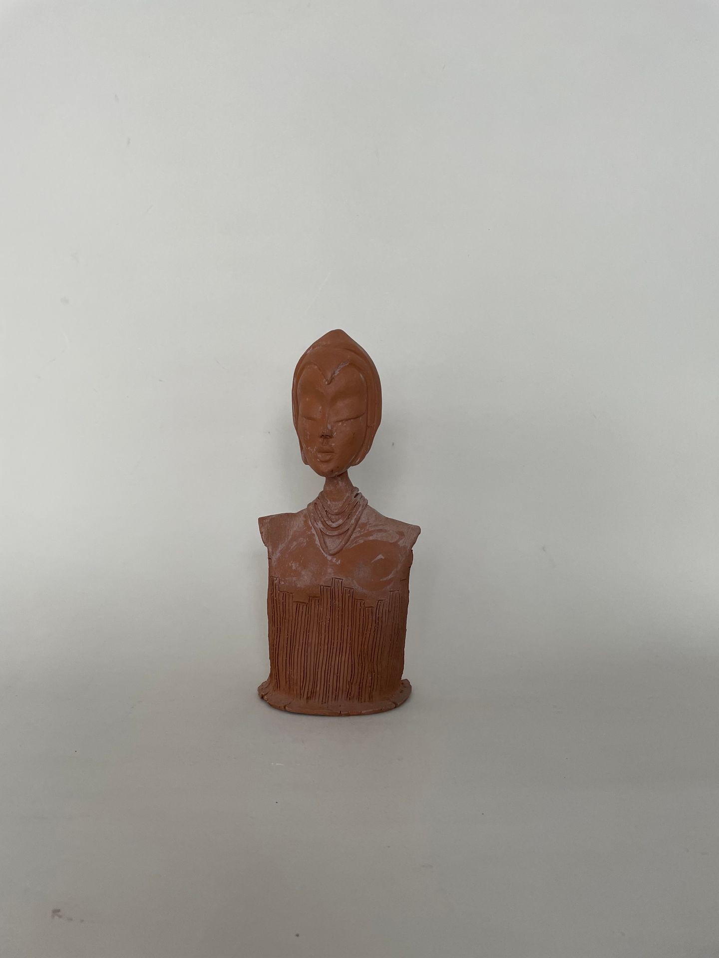 Null Busto de mujer en terracota de la Escuela Cubana Contemporánea - sin firma &hellip;