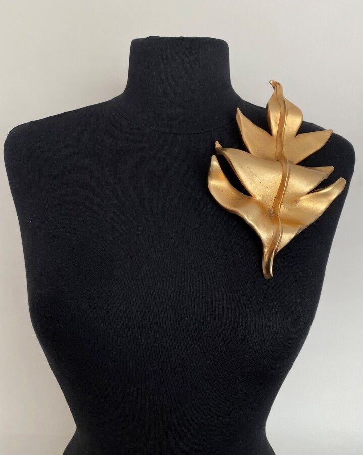 Null CHANEL Made in France Haute Couture Brooch with gold-plated leaf - signed

&hellip;