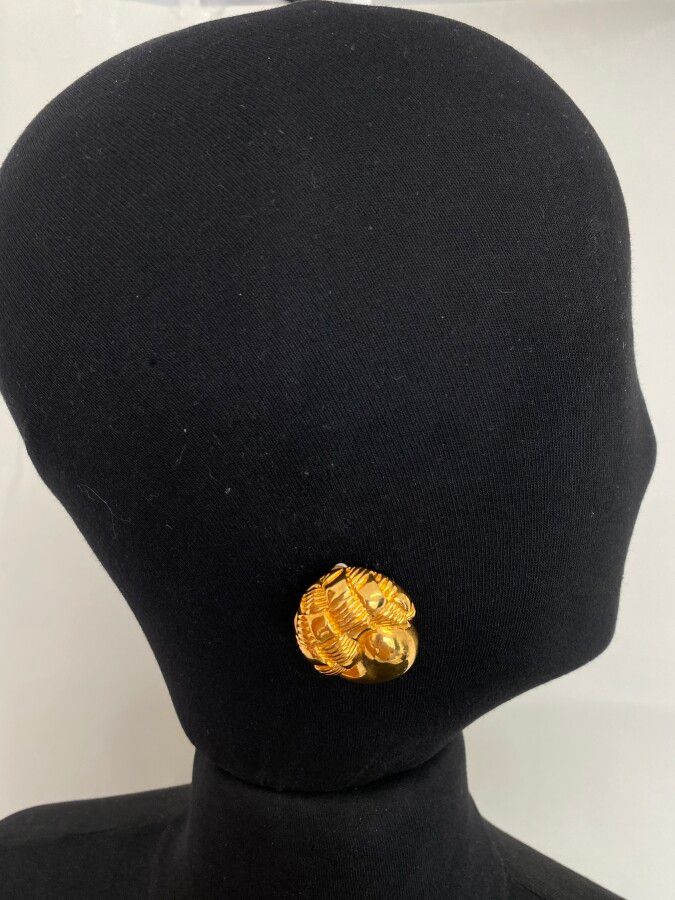 Null CELINE Paris Made in France Pair of cornucopia ear clips in gold metal - si&hellip;