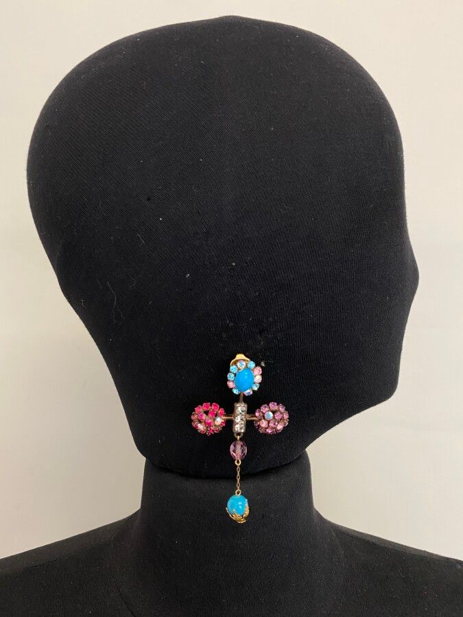Null CHRISTIAN LACROIX高级时装店 法国制造 一对金属十字架耳夹，带绿松石玻璃浆和彩色流苏 - 已签名

高7厘米