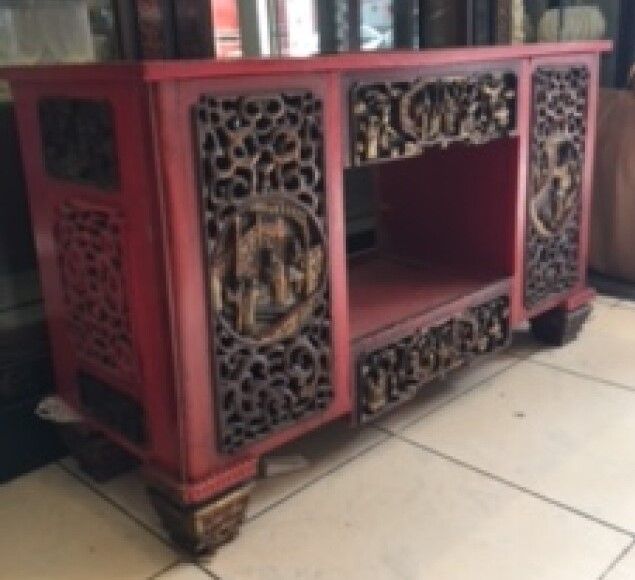 Null 红漆木箱和木雕面板 中国，有4个红漆木托架 100 x 36 x 59厘米 托架高度27厘米