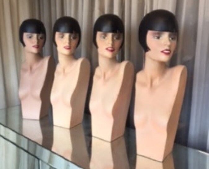 Null Fünf Frauenbüsten aus bemalten Gipsmodellen im Stil des Art déco
