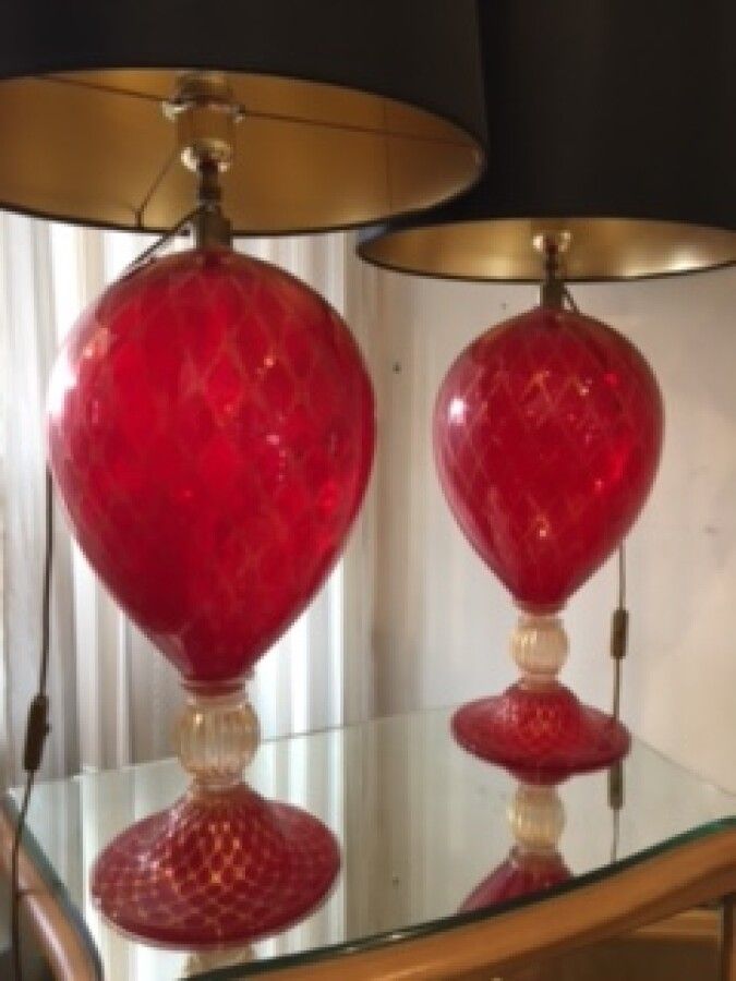 Null Paar Eiförmige Lampen aus rotem und goldenem Muranoglas H 50 cm