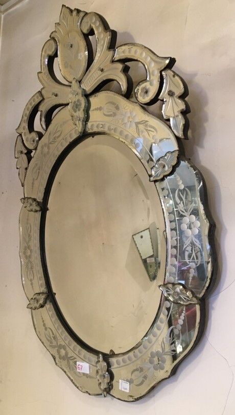 Null Venetian blazon mirror with pediment 90 x 56 cm