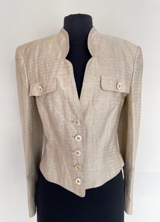 Null LOUIS FERAUD 米色亚麻棉布短外套，配以金线和珍珠母扣 - 尺寸36

(手臂上的圆环)