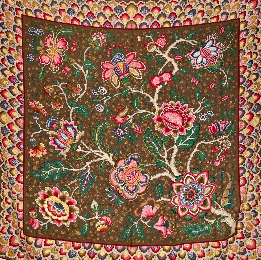 Null MANUEL CANOVAS Paris Châle en cachemire et soie imprimé indienne 

135x135c&hellip;