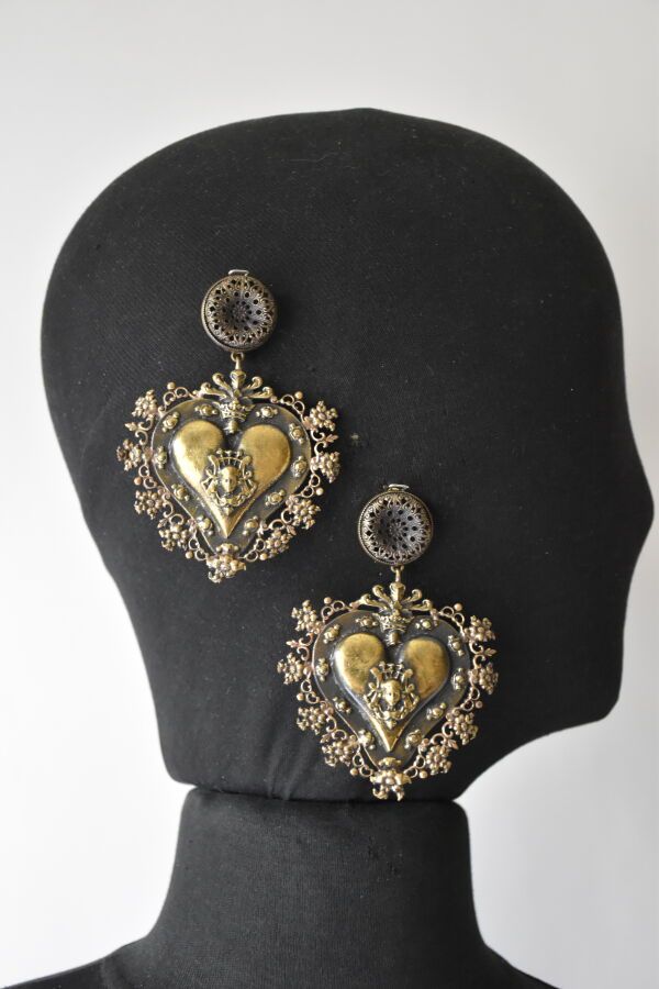 Null CHRISTIAN LACROIX Haute Couture Pair of heart-shaped ear clips in patinated&hellip;