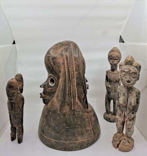 Null Baoulé-Statue (Elfenbeinküste) (Joint) Dogon-Statue (Mali) (und) Dan-Statue&hellip;