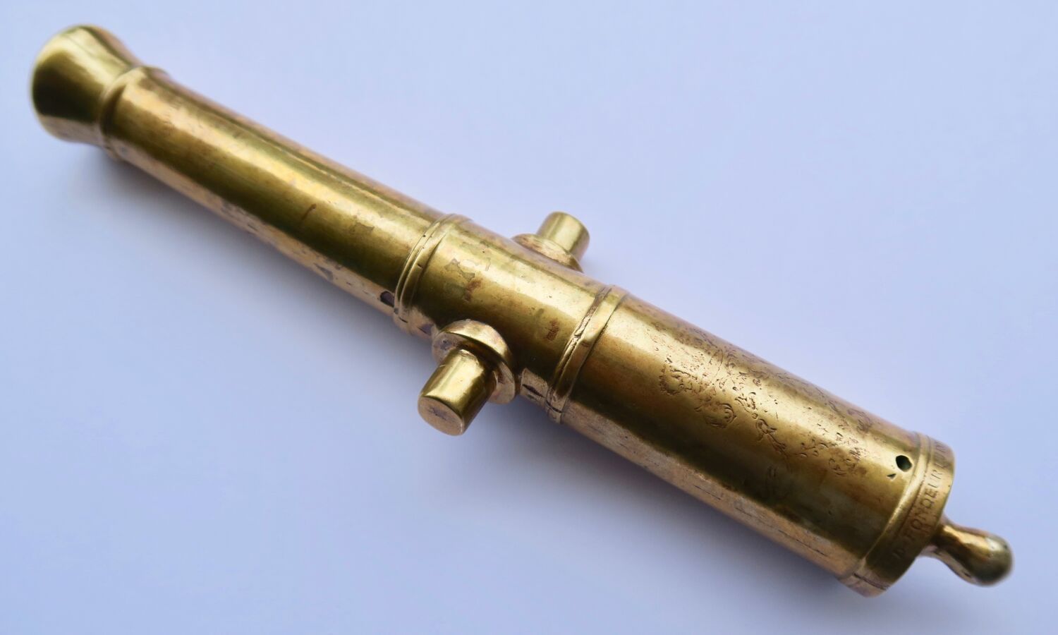 Null 小型枪支模型，Gribeauval系统，黄铜，刻有"......Ard fondeur du roy 1763 "的字样，有交叉的冠状L，长22.5厘&hellip;