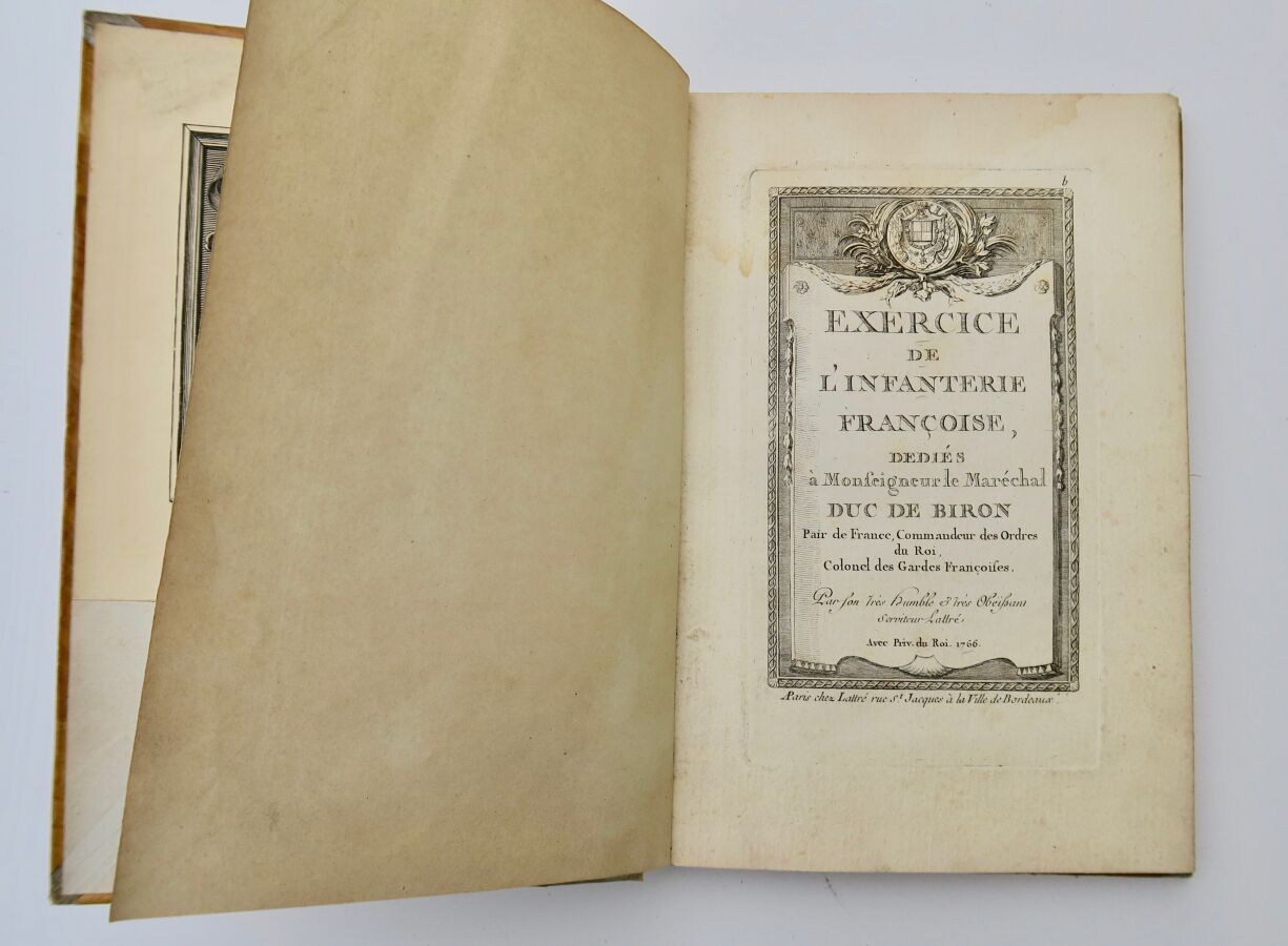 Null Libro "Exercice de l'Infanterie Françoise de 1766" di Lattré a Parigi, tavo&hellip;