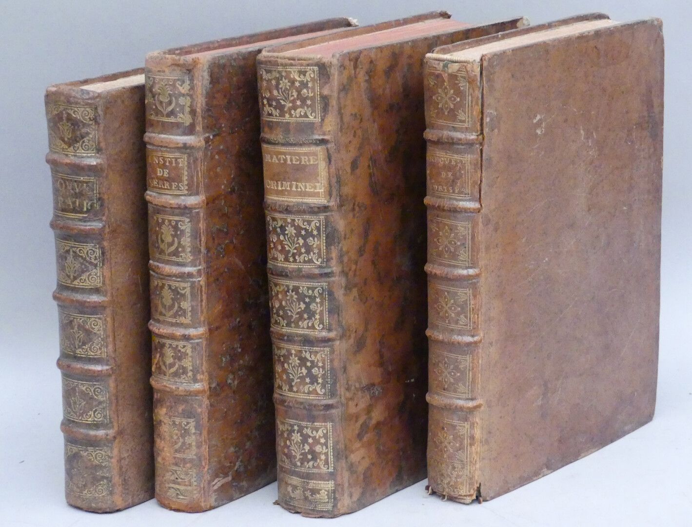 Null 法]。第十七和第十八套法律作品：费里埃（克劳德-德）。新的实践者。巴黎，蒂埃里和科查特，1681年。在四开本的棕褐色basane（当代装订）。头饰有小&hellip;
