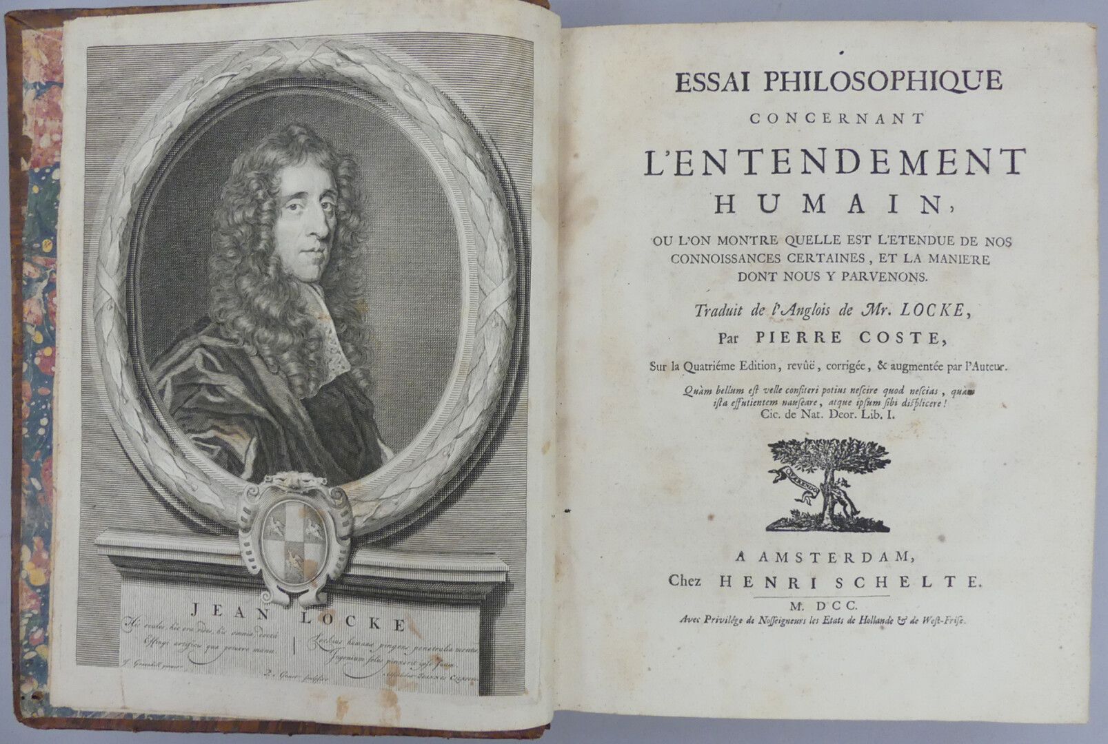 Null 罗克（John）。一篇关于人类理解的哲学论文。阿姆斯特丹，Schelte, 1700。在四开本的大理石黄褐色基座上，书脊有棱纹和装饰，标题页（当代装订&hellip;