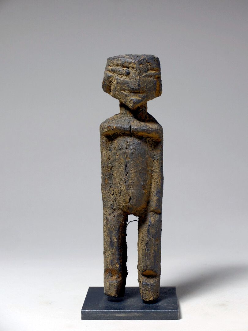 Null Statuette Lobi (Burkina faso)

Statuette à patine sacrificielle croûteuse, &hellip;