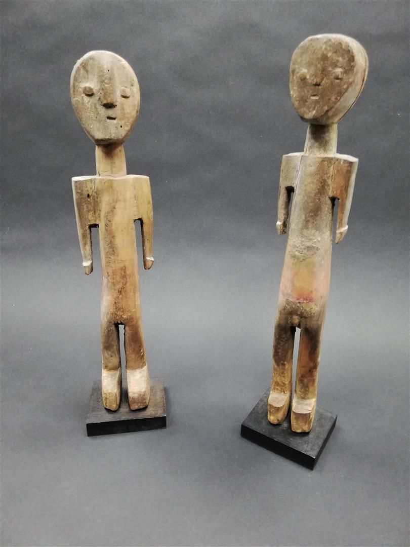 Null ADA ADAM

Deux statuettes en bois représentant couple debout les bras le lo&hellip;