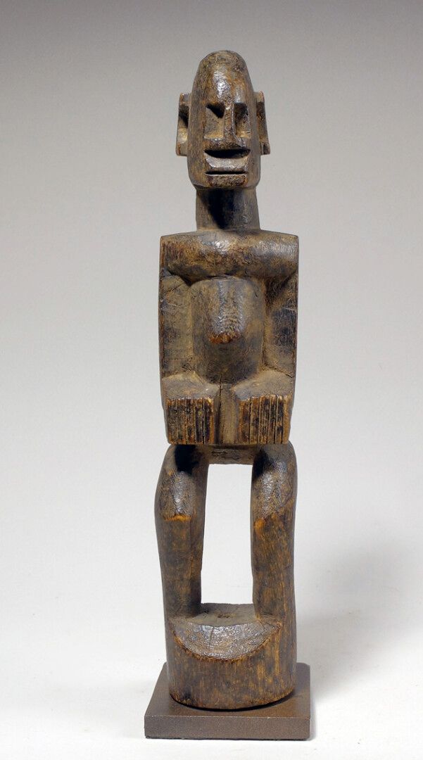 Null Statuette Dogon (Mali)

Personnage debout les bras le long du corps, les ma&hellip;