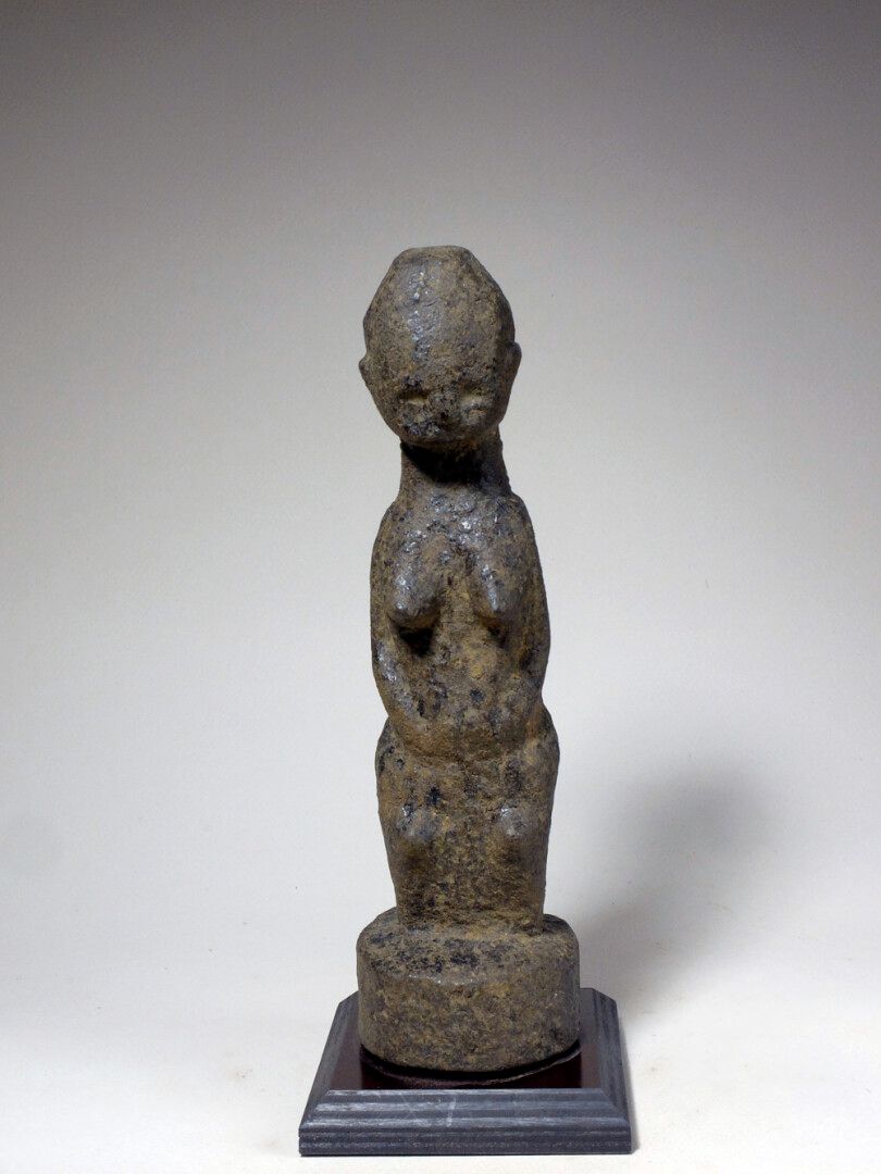 Null Statuette " Asié usu " Baoulé (Côte d'Ivoire)

Personnage féminin, statuett&hellip;