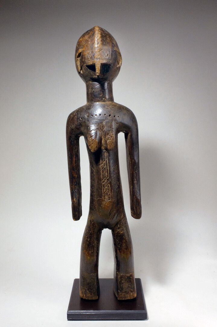 Null Statuette Bambara

Statuette féminine aux bras détachés du corps, le ventre&hellip;