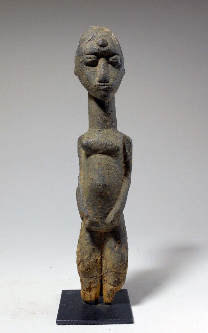 Null Statuette Lobi (Burkina faso)

Statuette féminine dont le front est orné d'&hellip;