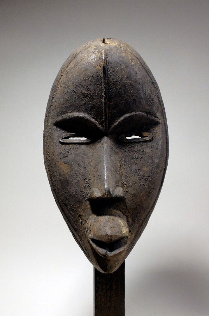 Null Masque Dan (Côte d'Ivoire)

Intéressant masque Dan à la bouche projetée en &hellip;