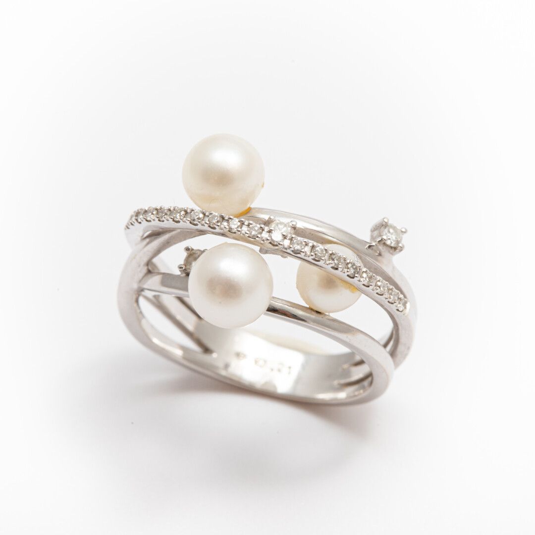 Null Bague jonc moderniste, diamants taille brillant et trois perles de culture &hellip;