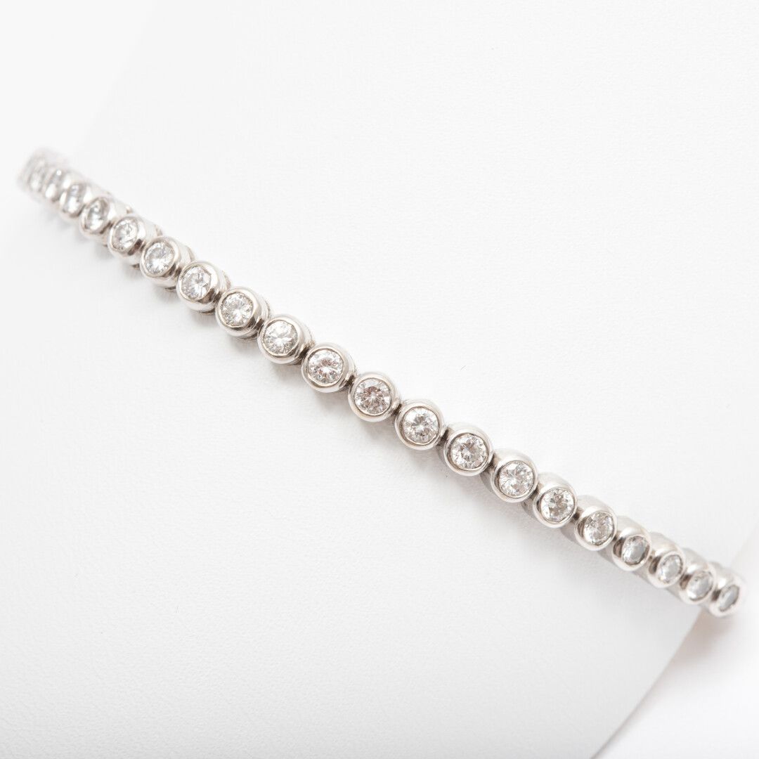 Null Bracelet ligne diamants taille brillant 3.20 carats environ en serti clos, &hellip;