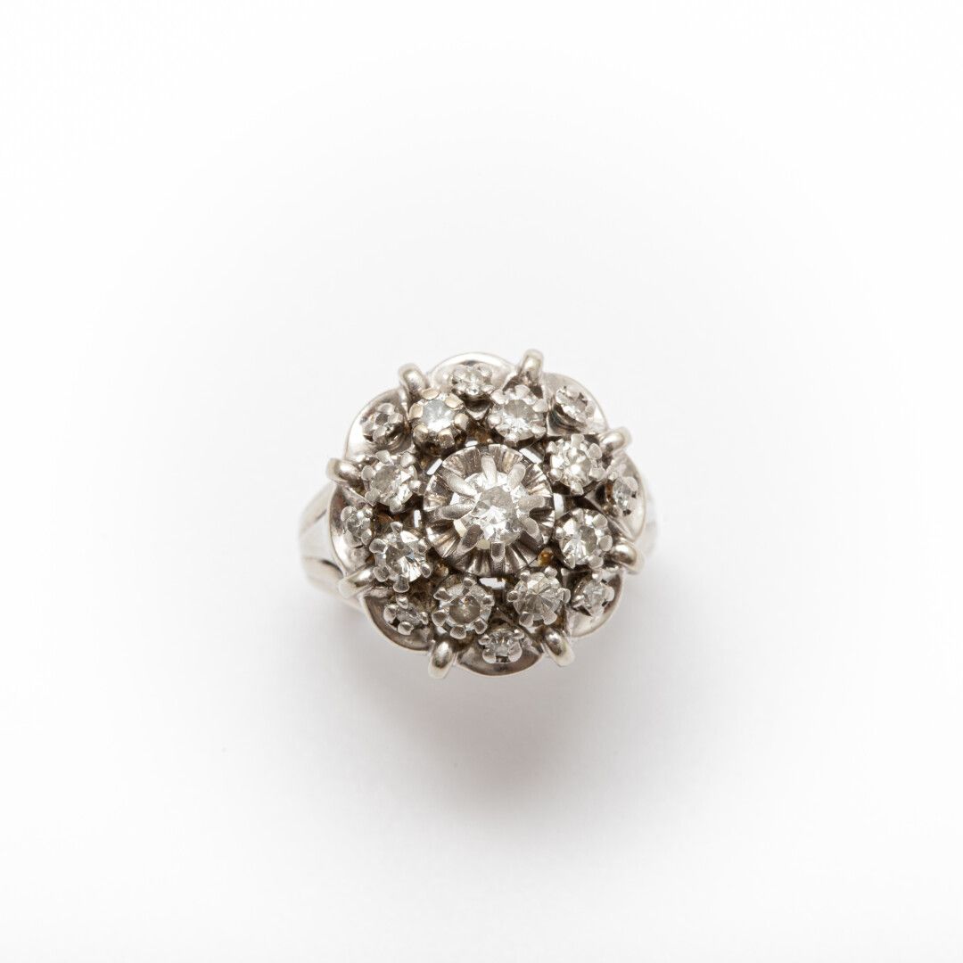 Null Bague marguerite, diamants taille ancienne et 8/8 , 0.70 carat environ, mon&hellip;