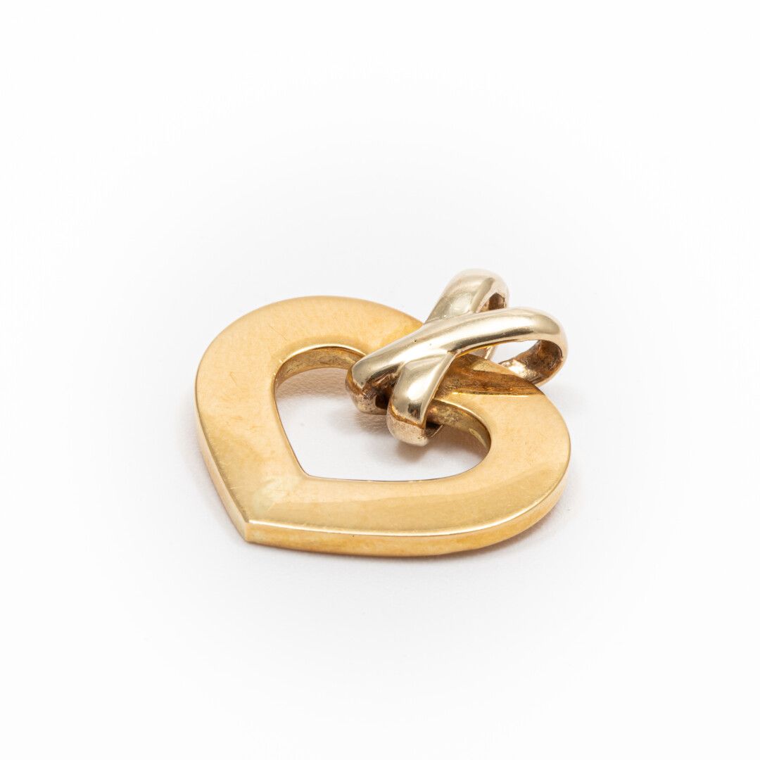 Null Pendentif coeur en or , dans le goût de Chaumet 

Poids : 4.3 g - H: 2.5 cm