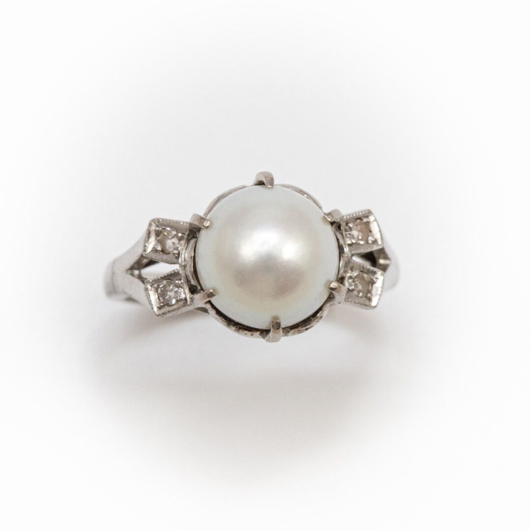 Null Bague perle de culture diam:9 mm environ, épaulée de diamants taille 8/8, m&hellip;