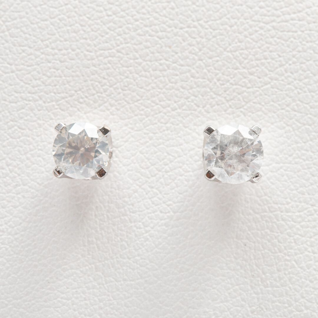 Null Paire de clous d'oreilles diamants taille brillant 2 x 0.50 carat environ, &hellip;
