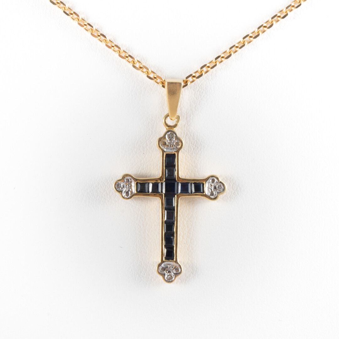 Null Pendentif croix saphirs calibrés et diamants taille 8/8, monture or , et ch&hellip;