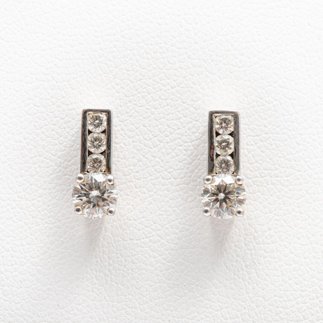Null Paire de clous d'oreilles diamants taille brillant principaux 2 x 0.30 cara&hellip;