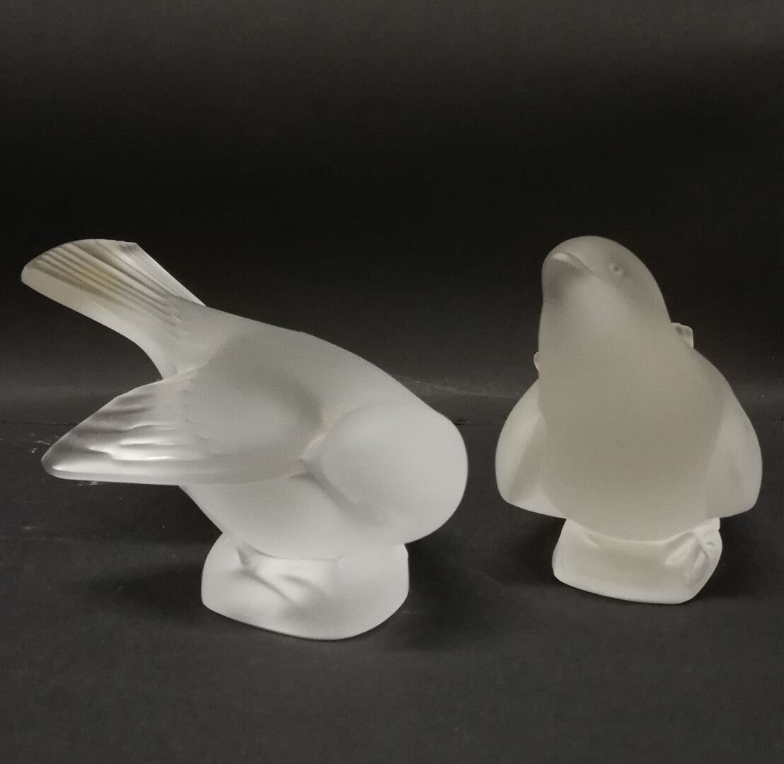 Null LALIQUE FRANCIA

Dos pájaros en cristal moldeado 

H : 8,5 cm