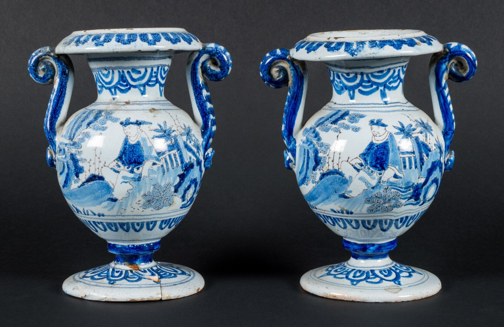 Null NEVERS

Paire de vases balustres en faïence décor aux chinois 

H : 17 cm (&hellip;