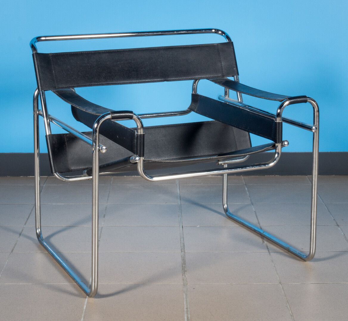 Null nach Marcel BREUER, Modell Wassily

Sessel aus verchromtem Metall, Sitz aus&hellip;