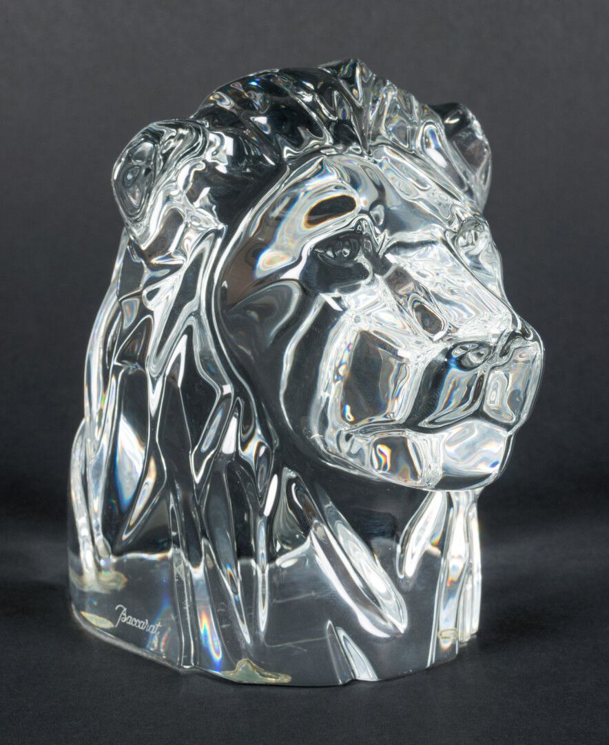 Null BACCARAT

Bust of a lion 

Moulded crystal, signed on the needle

H : 14 cm&hellip;
