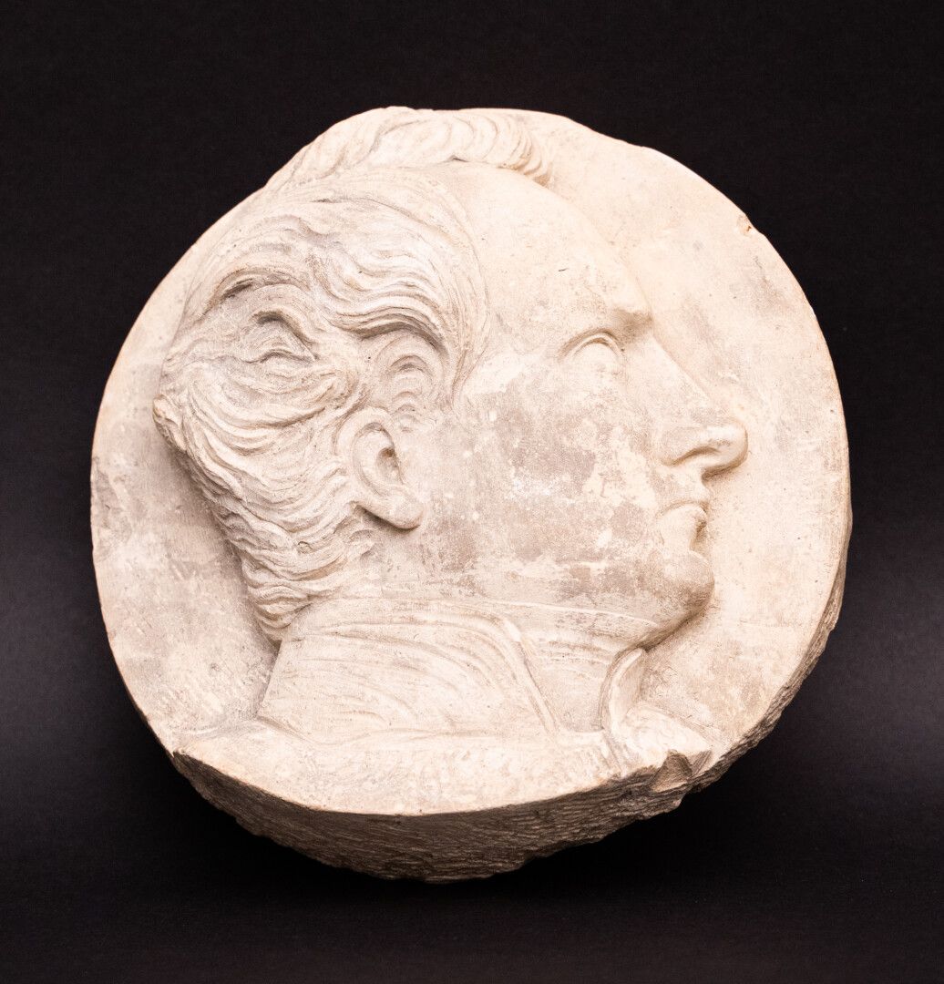 Null 法国学校第十九期，在David d'ANGERS之后

维克多-雨果奖章

石灰石，雕刻的

直径：19.8厘米。