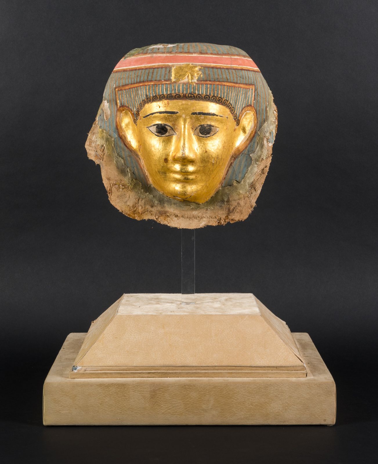 Null 
Masque de momie représentant le visage d'une femme à la carnation doré, le&hellip;