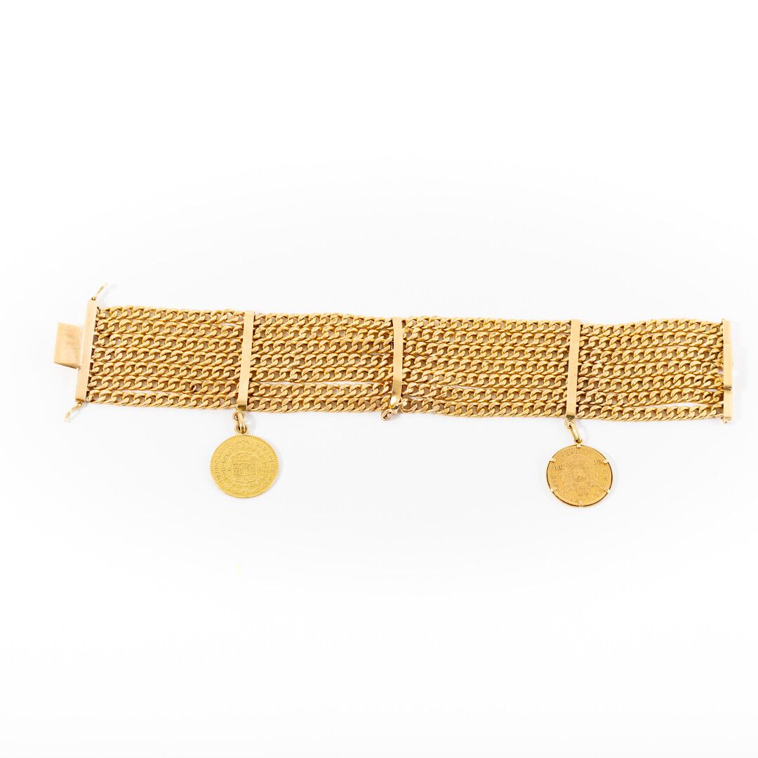 Null 镶有金币的金手镯作为挂件。

重量：50.9克 - 长：21厘米 - 缺少一个吊饰