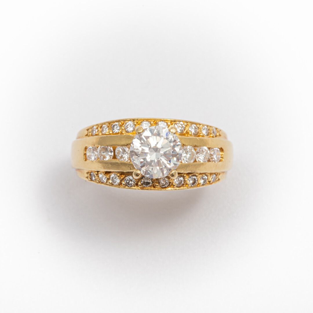 Null Ring, Diamant im mittleren Brillantschliff 1,04 Karat, Farbe J, Reinheit VS&hellip;
