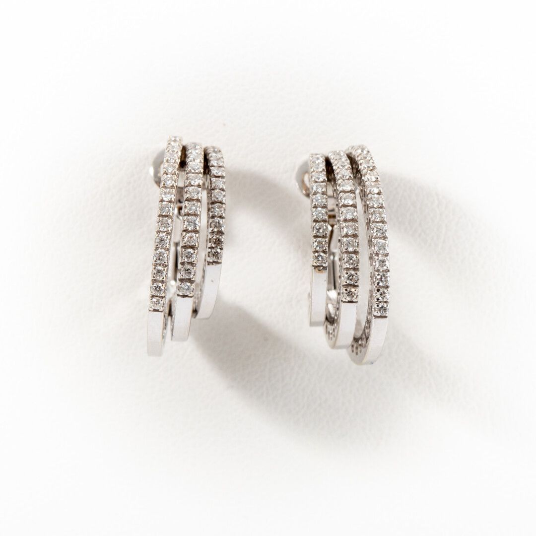 Null Pair of hoop earrings with three lines of brilliant-cut diamonds 0.90 carat&hellip;