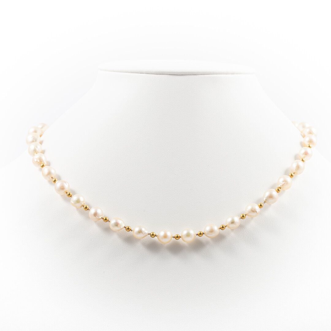 Null 
巴洛克式养殖珍珠项链，直径：7至10毫米左右，带金球和扣子 




毛重：37.5克 - 长：48厘米