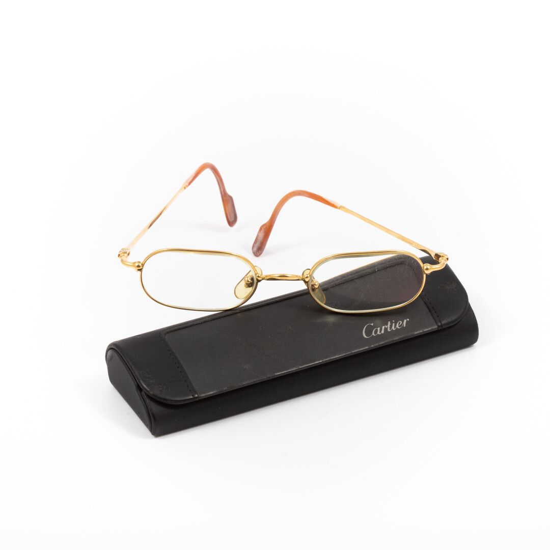 Null CARTIER pairs of glasses

signed and numbered

Cartier case as is