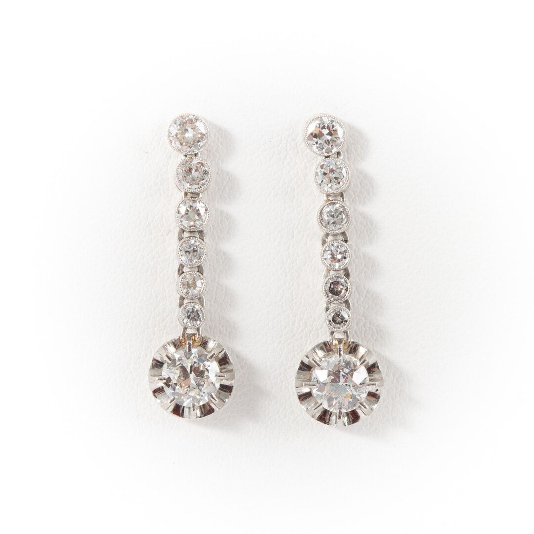 Null Pair of earrings with brilliant-cut diamonds, 2 x 0.50 carat, white gold se&hellip;