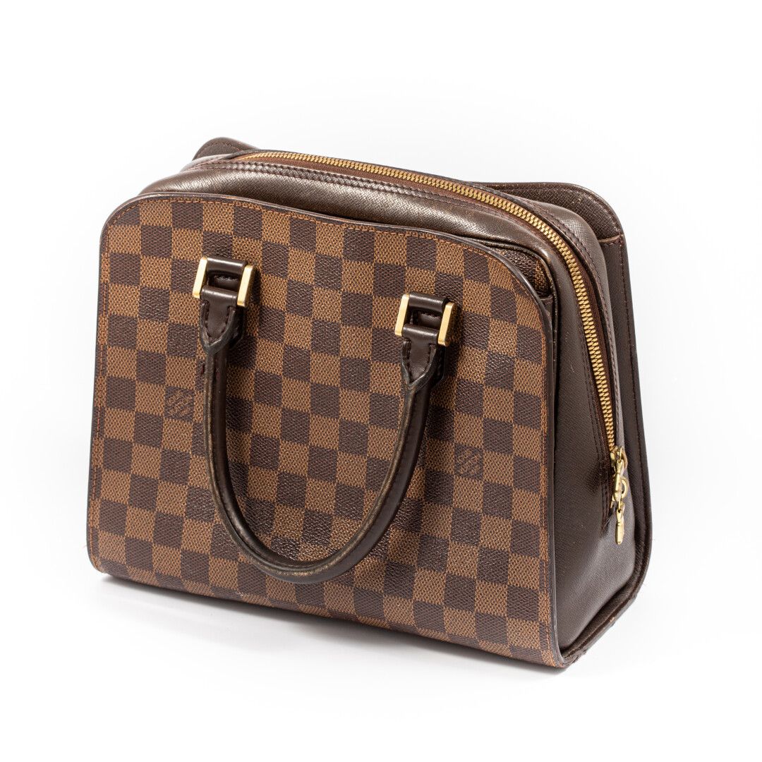 Null VUITTON, Paris Triana model.

Bag in checkerboard canvas and brown leather,&hellip;