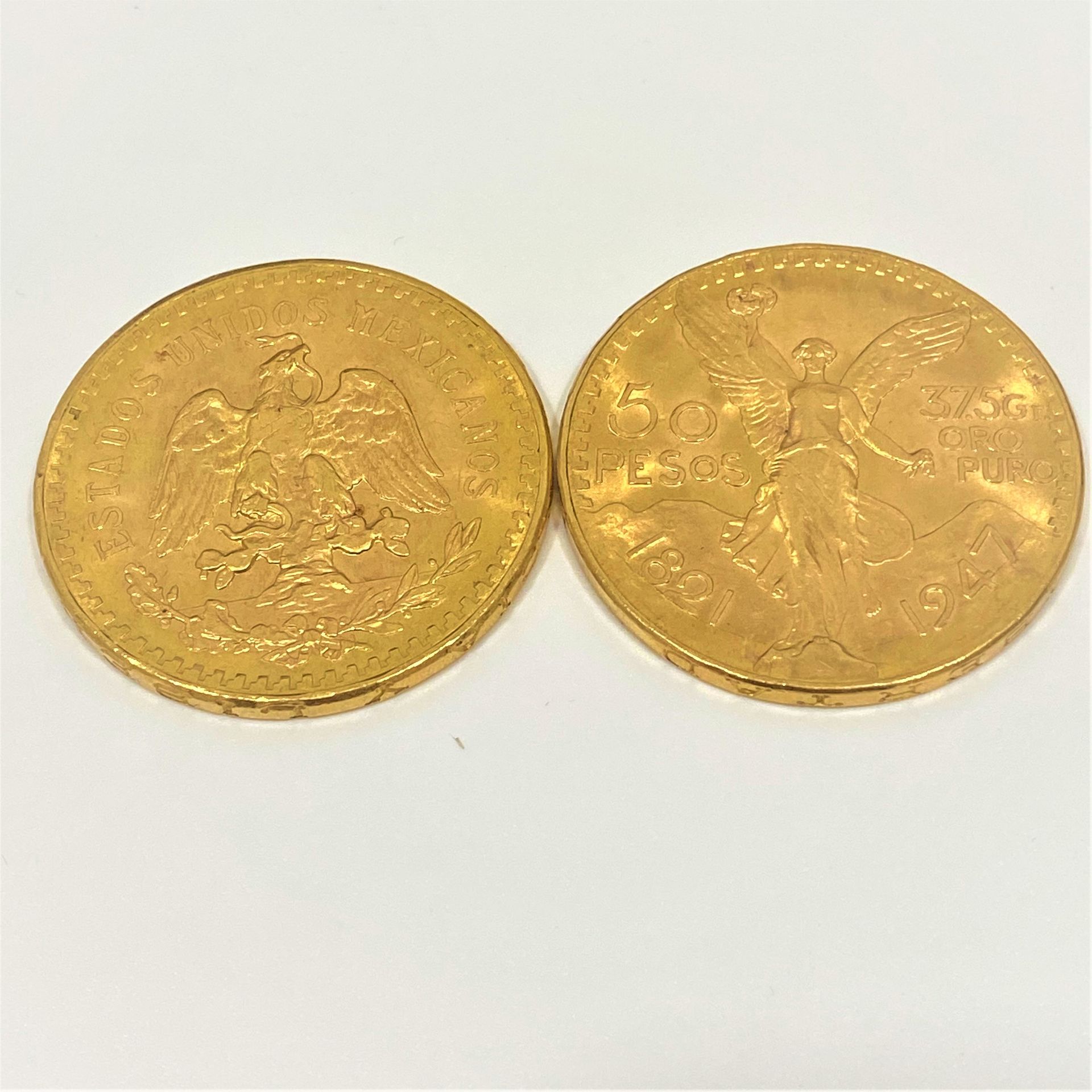 Null 
Deux pièces de 50 pesos en or - 1947-1946