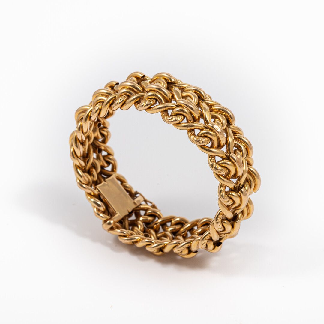 Null Halbsteifes Armband aus Gold mit Phantasiegeflecht. 

Um 1960

Gewicht: 50,&hellip;